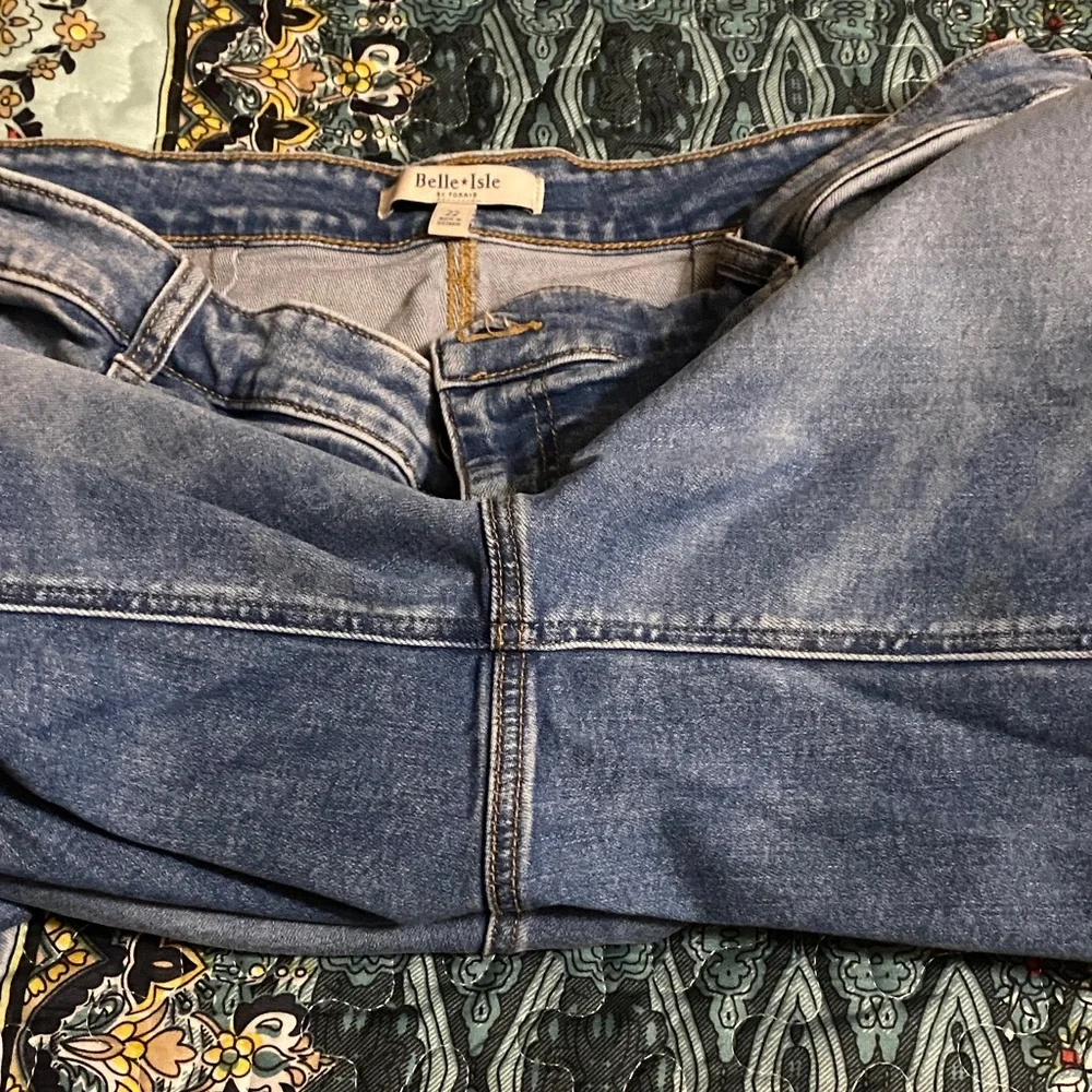 Belle*Isle by Torrid Classic Blue Women's Wide Ankle Jeans - Picture 4 of 6